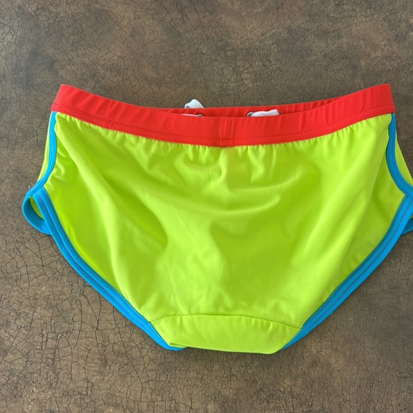 Men’s swim trunk briefs, size small - Picture 3 of 3